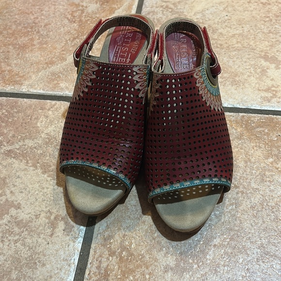L'ARTISTE Red and Tan Mules with Perforated Design, Size 36, EUC - Picture 4 of 10